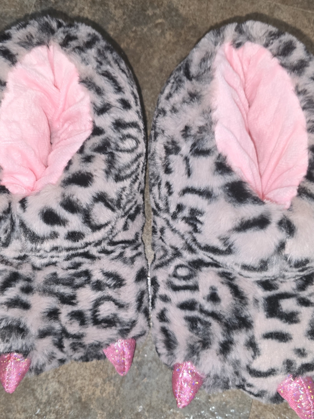 XL Girls 5/6 Fuzzy Gray Pink Monster Claw Paw Indoor Plush Slippers OR Womens Sm